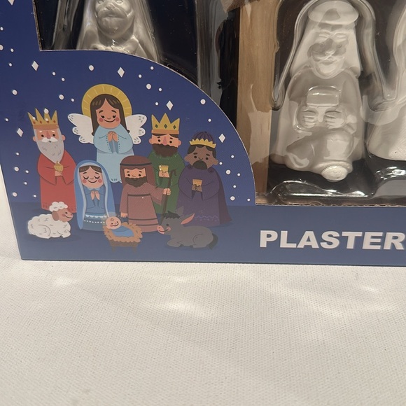 PAINT YOUR OWN 20 Piece Plaster Nativity Set. - Picture 3 of 6